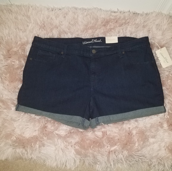 Cuffed Denim Shorts - plus size - Picture 3 of 5